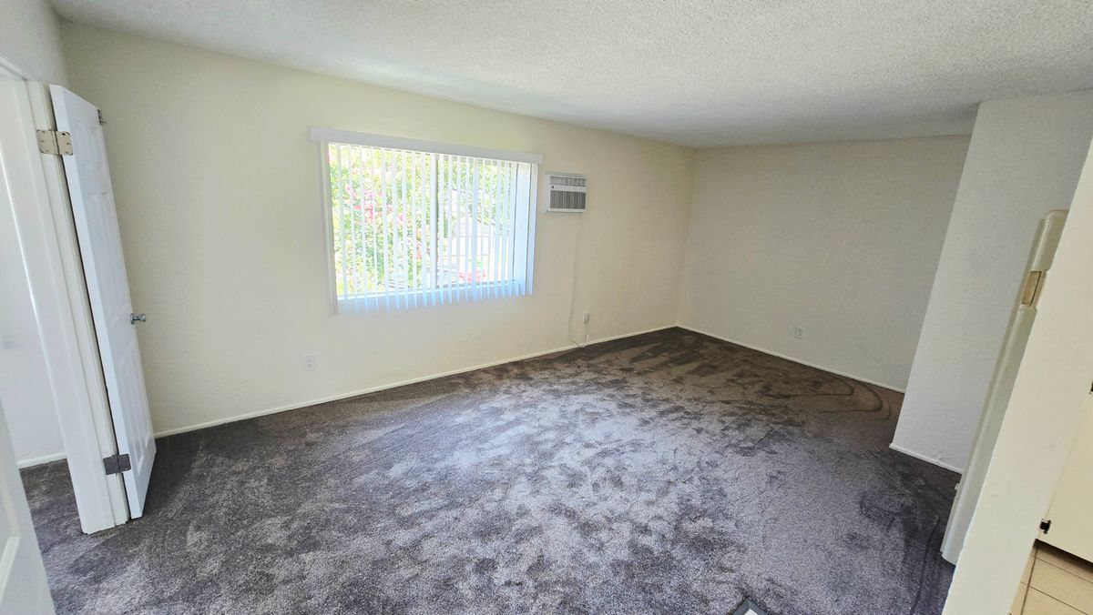 Building Photo - 1210 W Stoneridge Ct