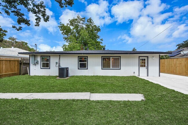 Building Photo - 1503 Locklaine Dr