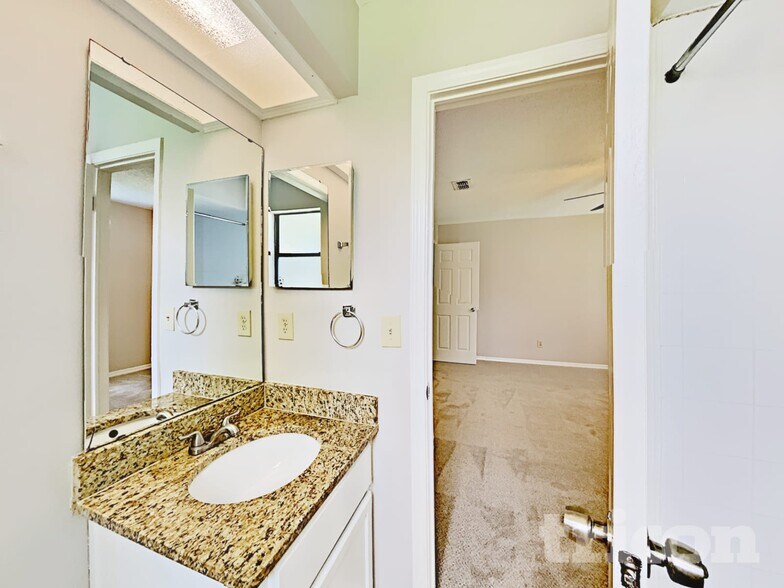 Building Photo - 7280 Eagles Perch Dr