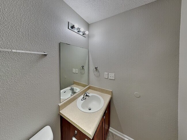 Building Photo - 10007 Branley Oak Dr