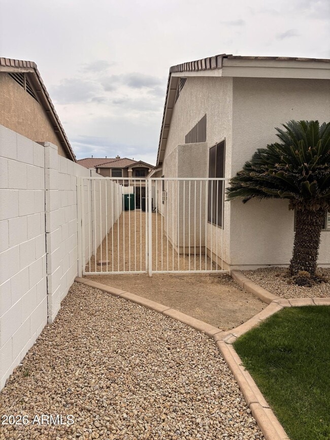 Building Photo - 13528 W Windsor Blvd