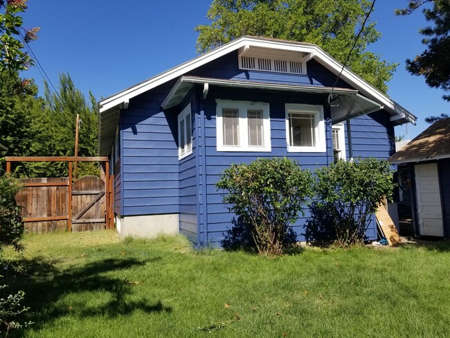 Building Photo - N. 25th Ave 2 bedroom Craftsman w/basement