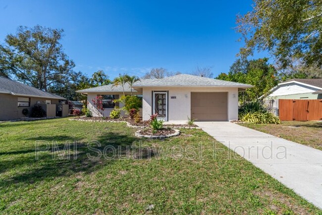 Primary Photo - 1027 Deer Hollow Way