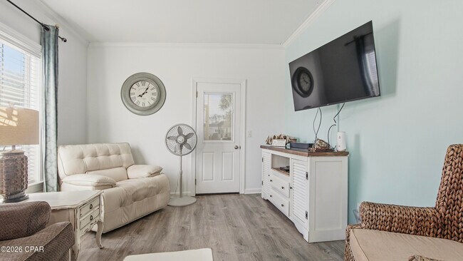 Building Photo - 1219 Thomas Dr