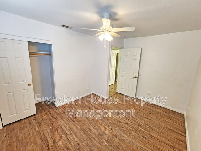 Building Photo - 2341 Yakima Ave