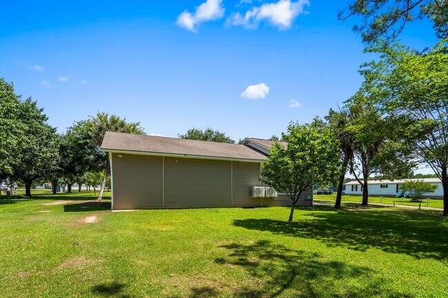 Building Photo - Charming Conway Loft Home – Quiet Country Living!