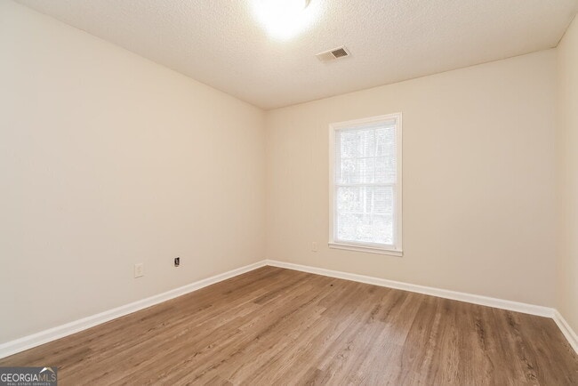 Building Photo - 235 Ashland Dr