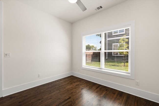 Building Photo - 1802 10th Ave N