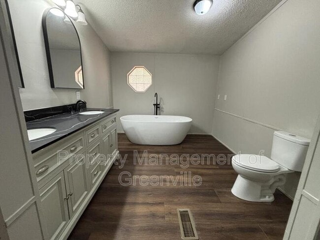 Building Photo - 102 Tifton Ct