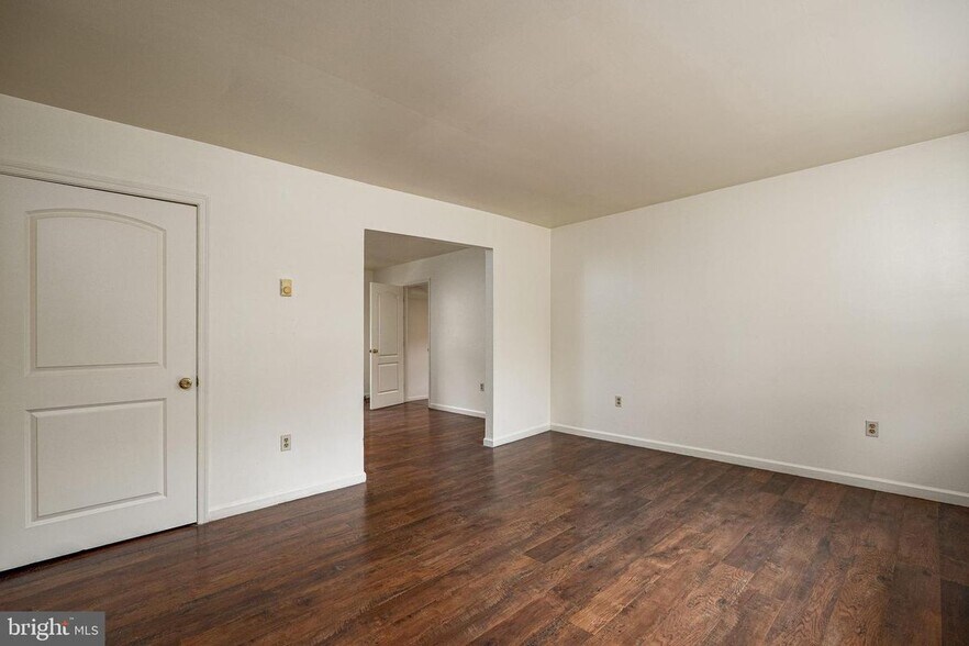 Building Photo - 3748 Tudor Dr