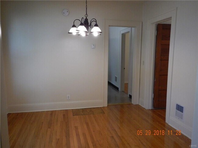 Building Photo - 401 Roosevelt Ave