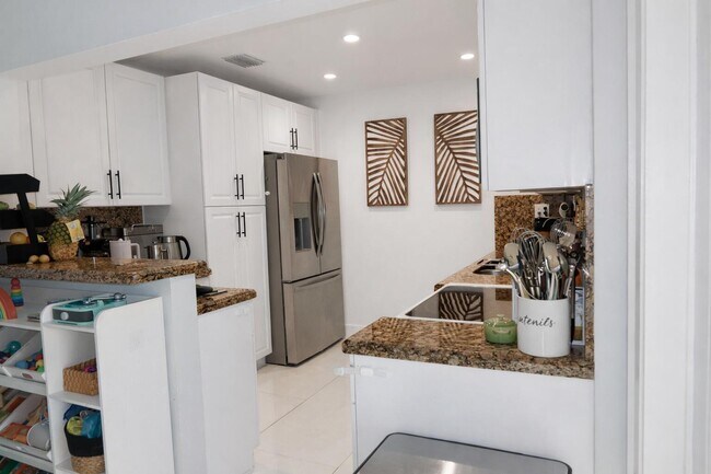 Building Photo - 1820 SW 36th Ave