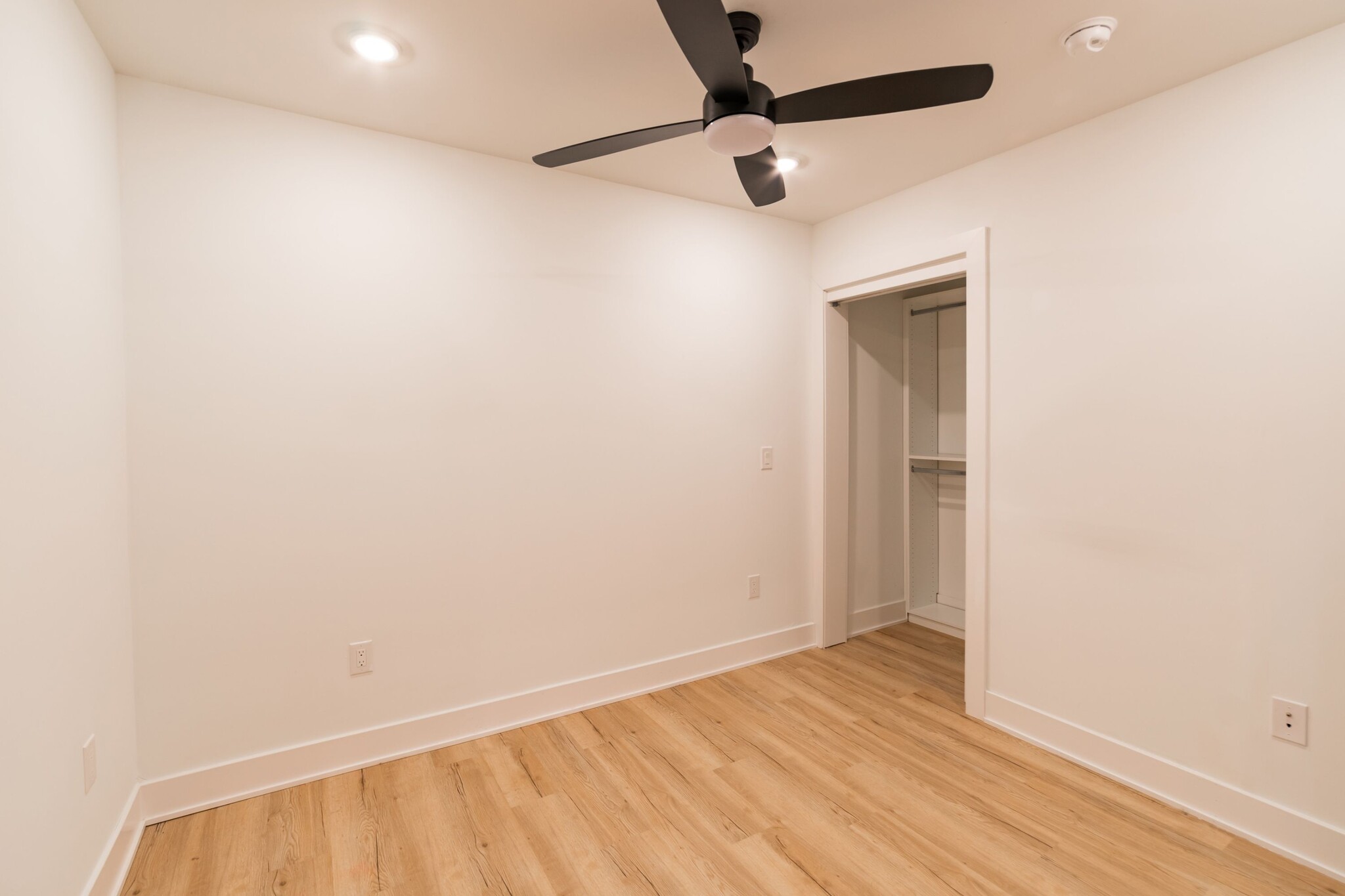 Building Photo - 629 W Girard Ave