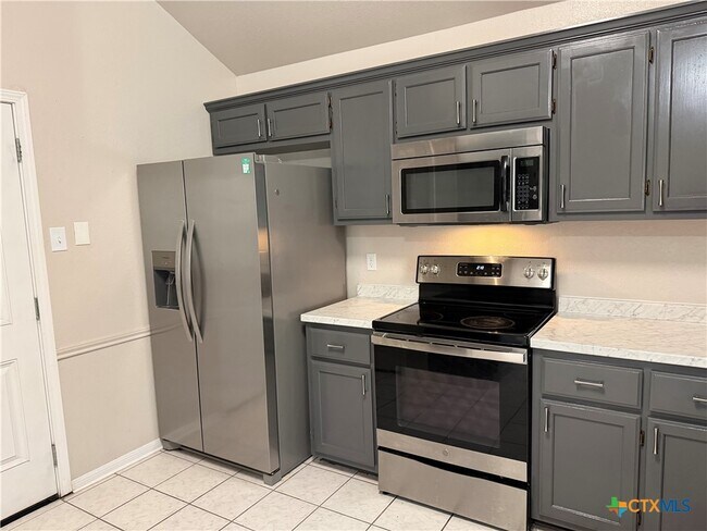 Building Photo - 916 Whirlaway Dr