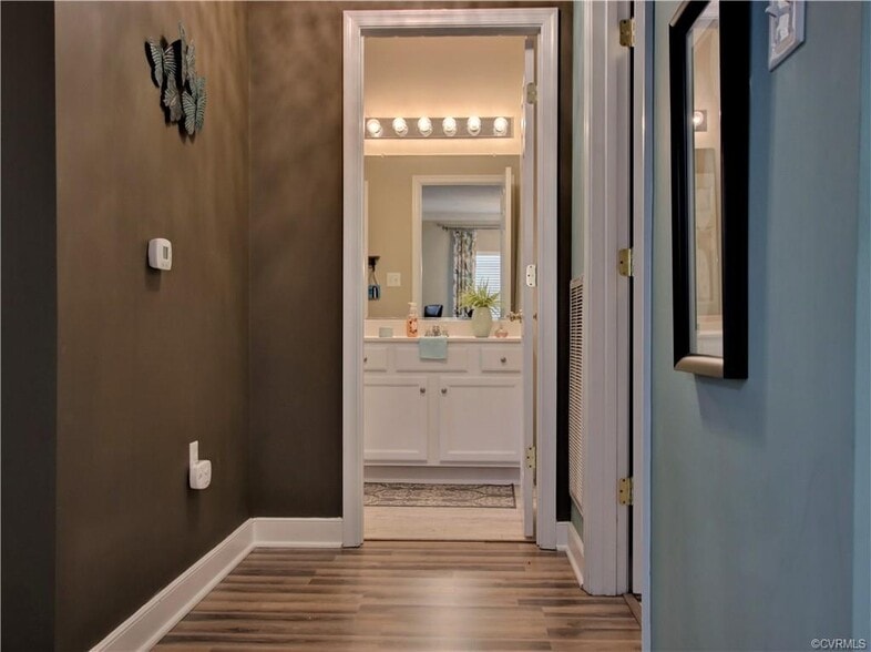 Building Photo - 4706 Twin Hickory Lake Dr