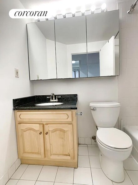 Building Photo - 306 Mott St