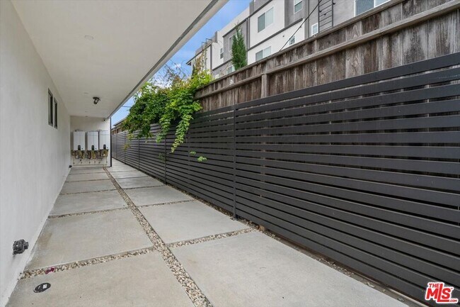 Building Photo - 4922 S Centinela Ave
