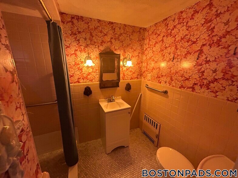 Building Photo - 186 Powder House Blvd