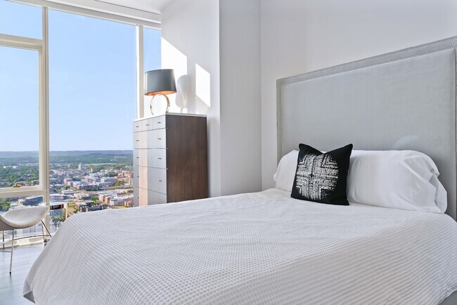 Building Photo - 515 Church St