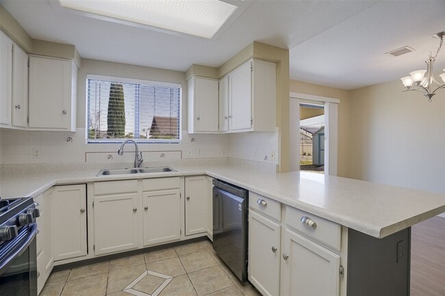 Building Photo - Home With 2 En-Suite Bedrooms in Prescott Valley