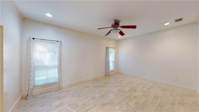 Building Photo - 6052 Magnolia Pl E