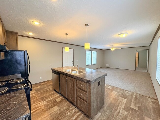 Building Photo - 10694 State Rte 762