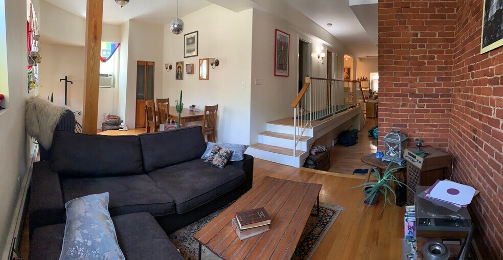 Building Photo - 106 Central St