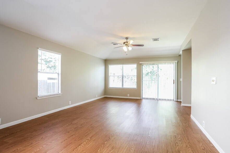 Building Photo - 614 Cypresswood Trce