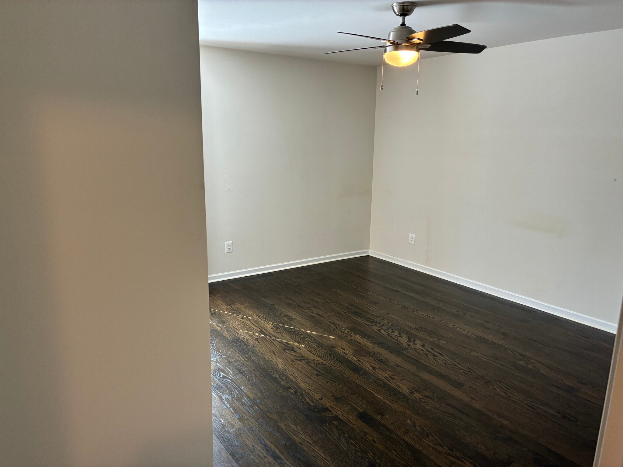 Building Photo - 605 Apple St