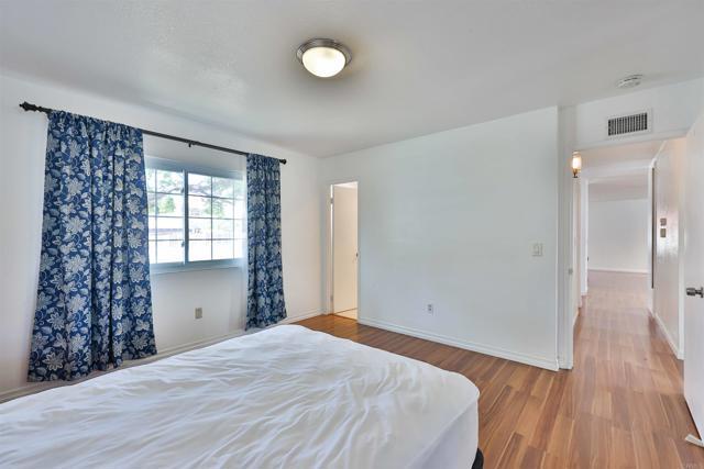 Building Photo - 893 Crest Dr