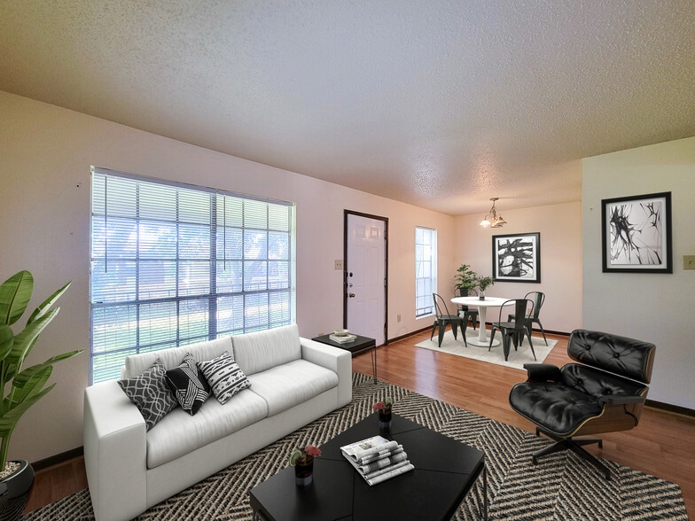 Primary Photo - Carriage Park Apartments