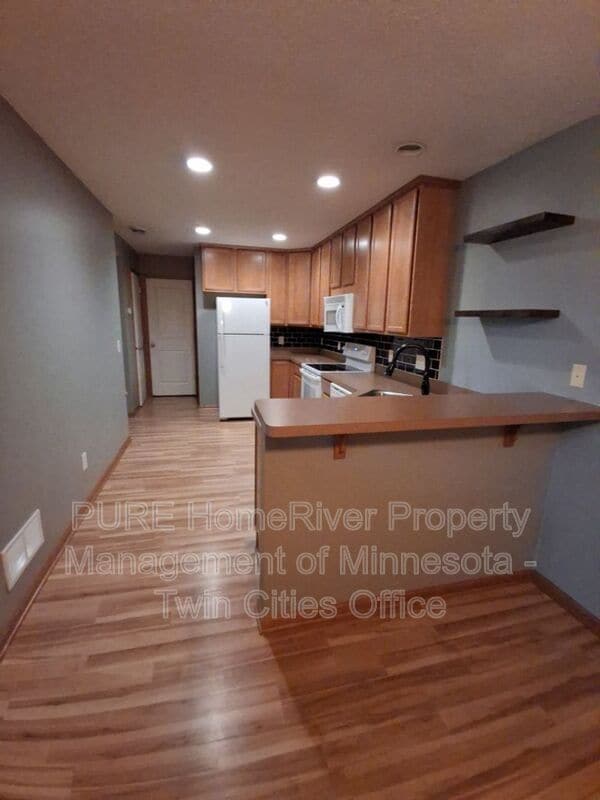 Building Photo - 393 Ojibway Path