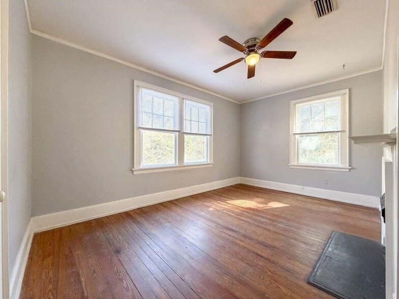 Building Photo - 206 5th St