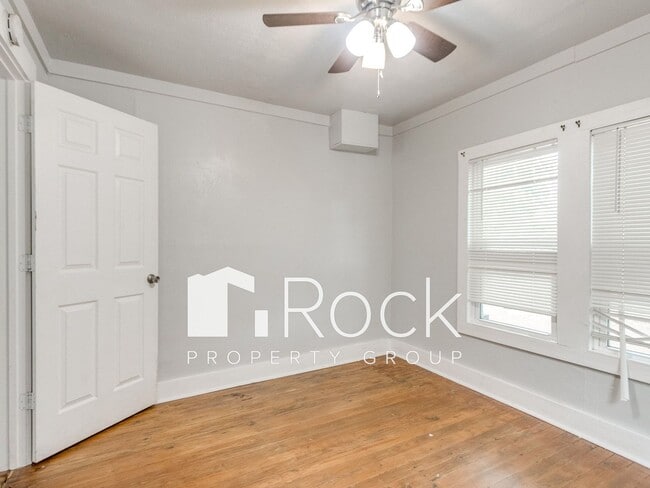 Building Photo - Updated Cozy 2 Bed 1 Bath Home in Guthrie Available Now ~MOVE IN SPECIAL~