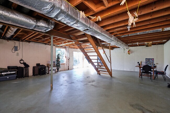 Building Photo - 9124 Orchard Brook Dr