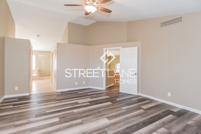 Building Photo - Spacious 5 bedroom home in Henderson!