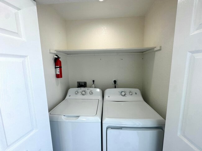 Building Photo - 3434 State St