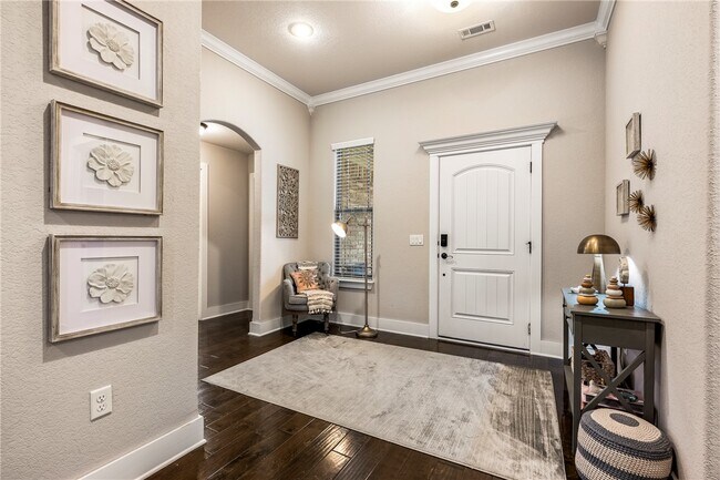 Building Photo - 1221 Stoneybrook Ln