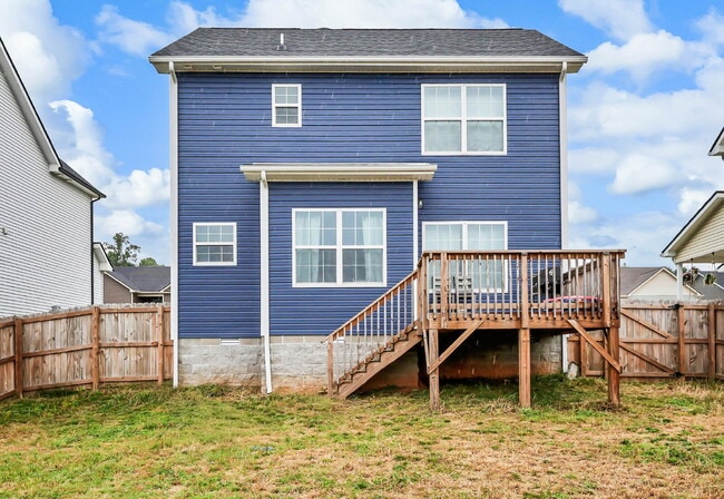 Building Photo - Beautiful modern home less than 2 years old