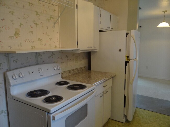 Building Photo - Port Charlotte Annual Rental. 2 bed, 2 bath, 1 carport