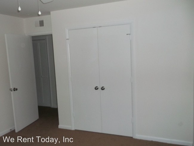 Building Photo - 2827 N Ohenry Blvd