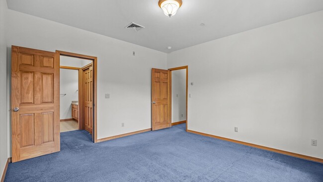 Building Photo - 2520 S Grand Ave