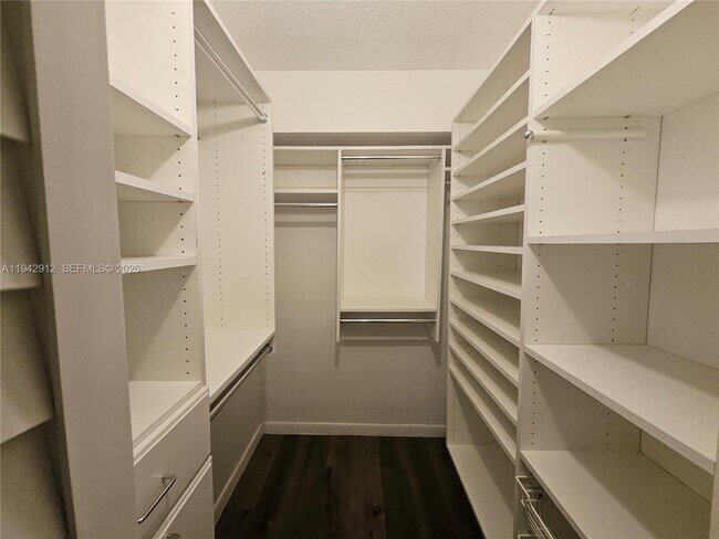 Building Photo - 1101 River Reach Dr