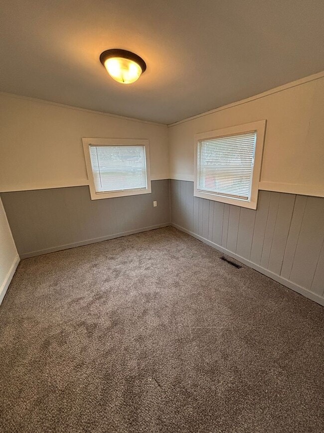 Building Photo - Spacious 3 Bedroom Home in South Council Bluffs!