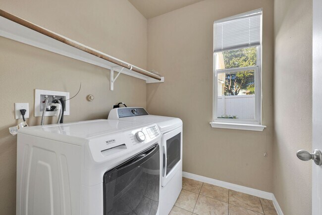 Building Photo - 136 Brook Shire