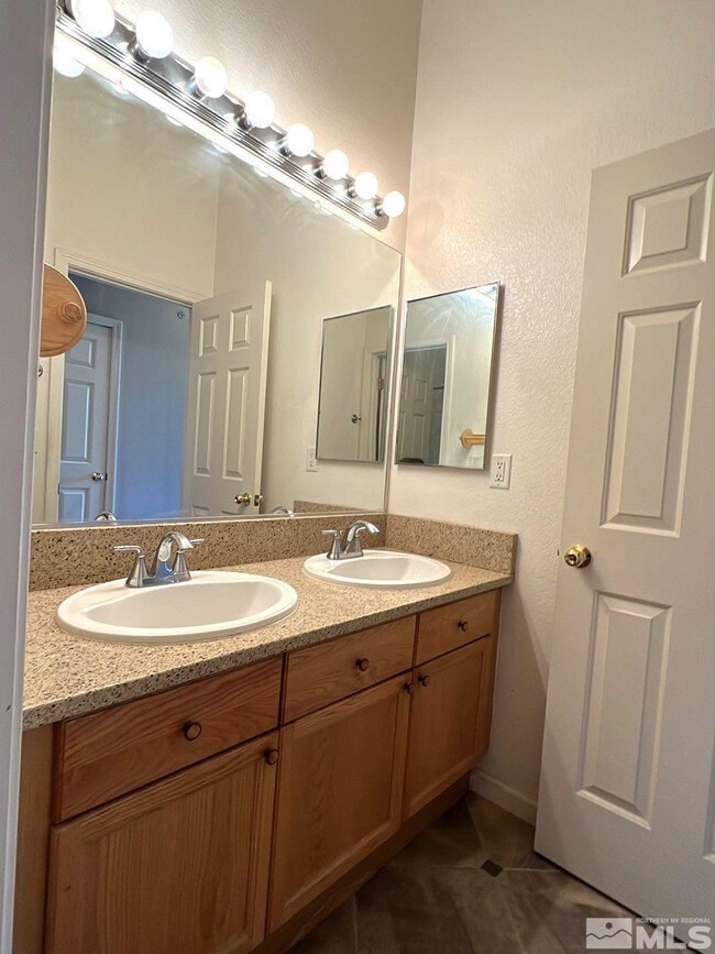 Building Photo - 3340 Sansol Ct