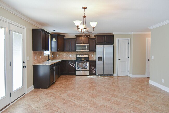 Building Photo - 3640 Fox Tail Dr
