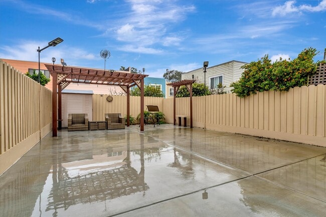 Building Photo - 785 Athens St