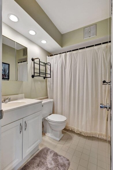 Building Photo - 100 Shore Ct