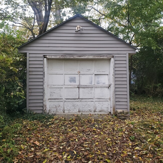 Building Photo - 1731 Highland St